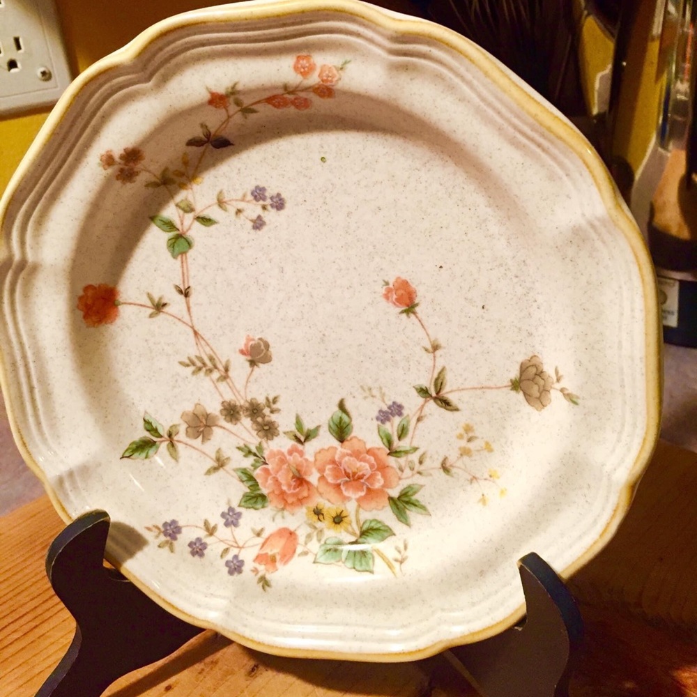 6238 MIKASA Garden Club SILK BOUQUET Salad Plate 8" Floral Beige Retired Pattern